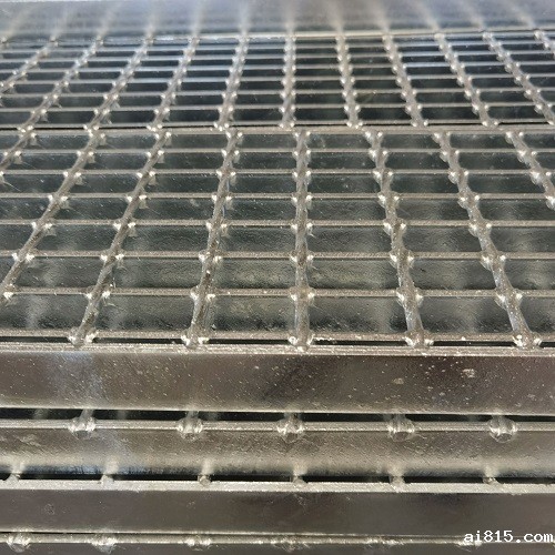 车库耐用焊接钢格板钢格栅应用和优势