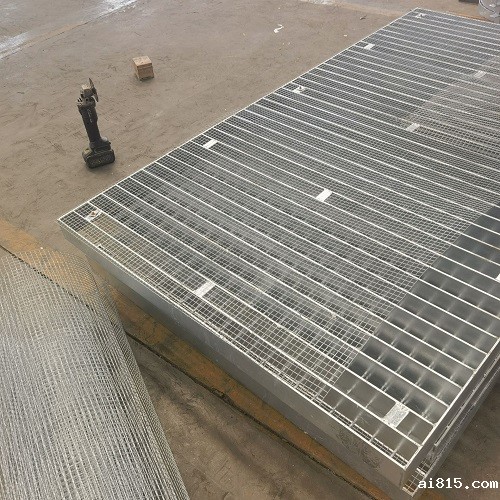 高空作业平台专用钢格板：安全承重设计全解析！