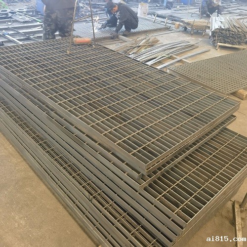 高空作业平台专用钢格板：安全承重设计全解析！